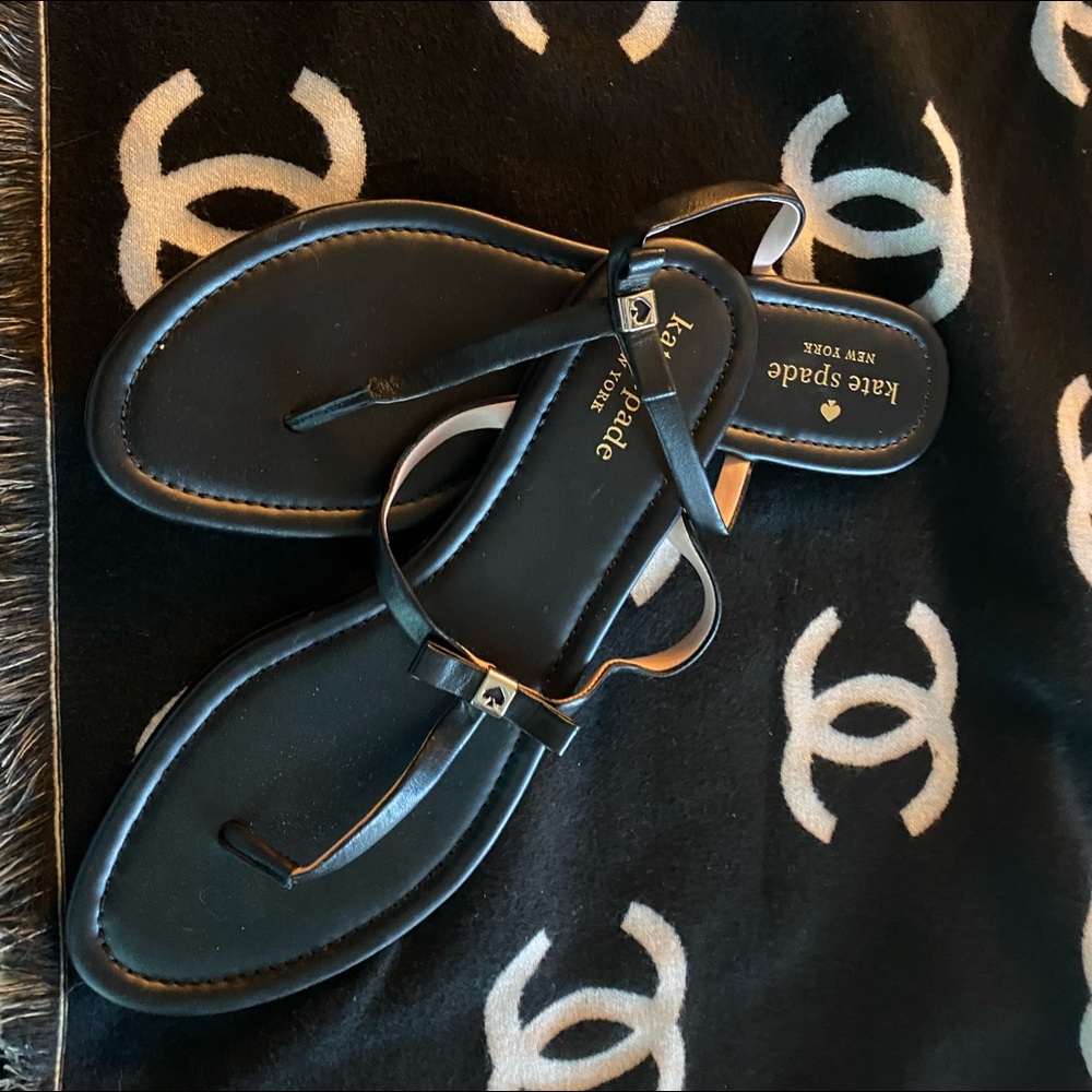 Kate Spade NWOT Box  Black with Gold Symbol Size 10